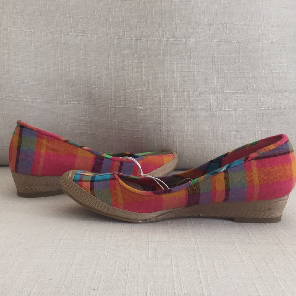 NWT✨ multicolored plaid wedge SZ 5.5